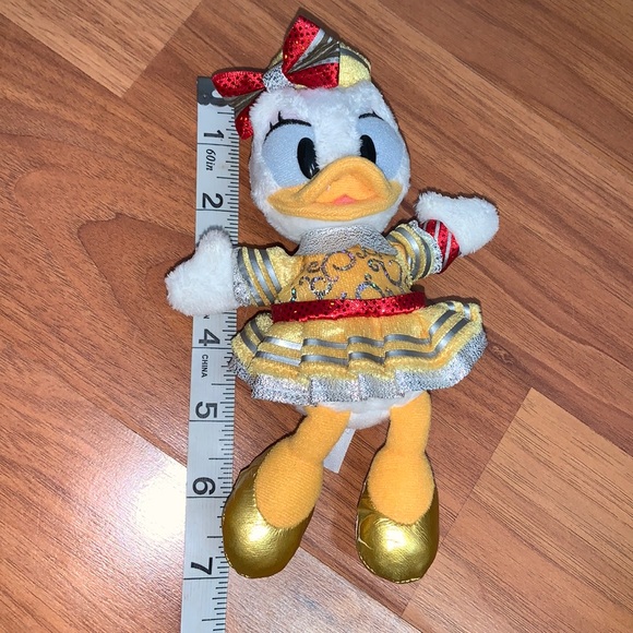 Tokyo Disney Japan Daisy Duck 30th Anniversary Plush - Picture 9 of 13